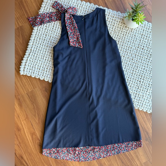 Tahari ASL Navy and Red Floral Side Neck Bow Shift Dress 2 - Picture 2 of 16